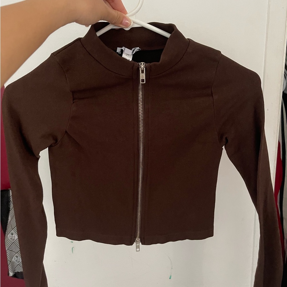 Fashion nova. Size M/L brown long sleeve crop top
